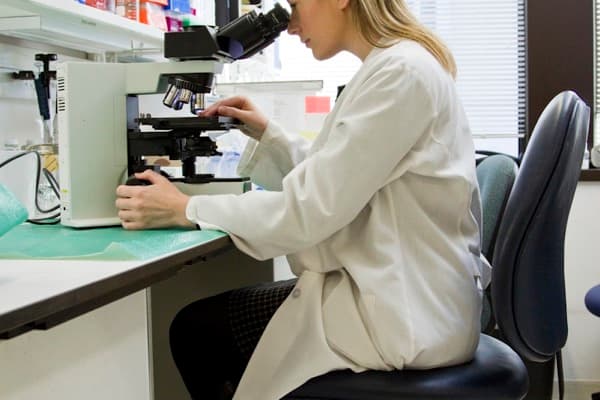 How to Properly Reconstitute Lyophilized Peptides